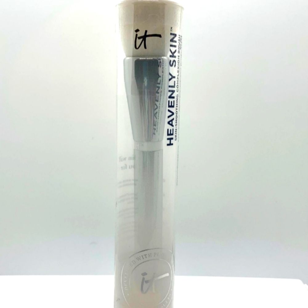 it cosmetics Skin Smoothing Complexion Brush